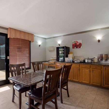 קולומביה Quality Inn Fort Jackson מראה חיצוני תמונה