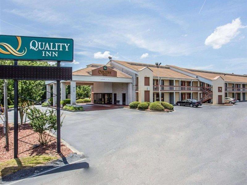 קולומביה Quality Inn Fort Jackson מראה חיצוני תמונה