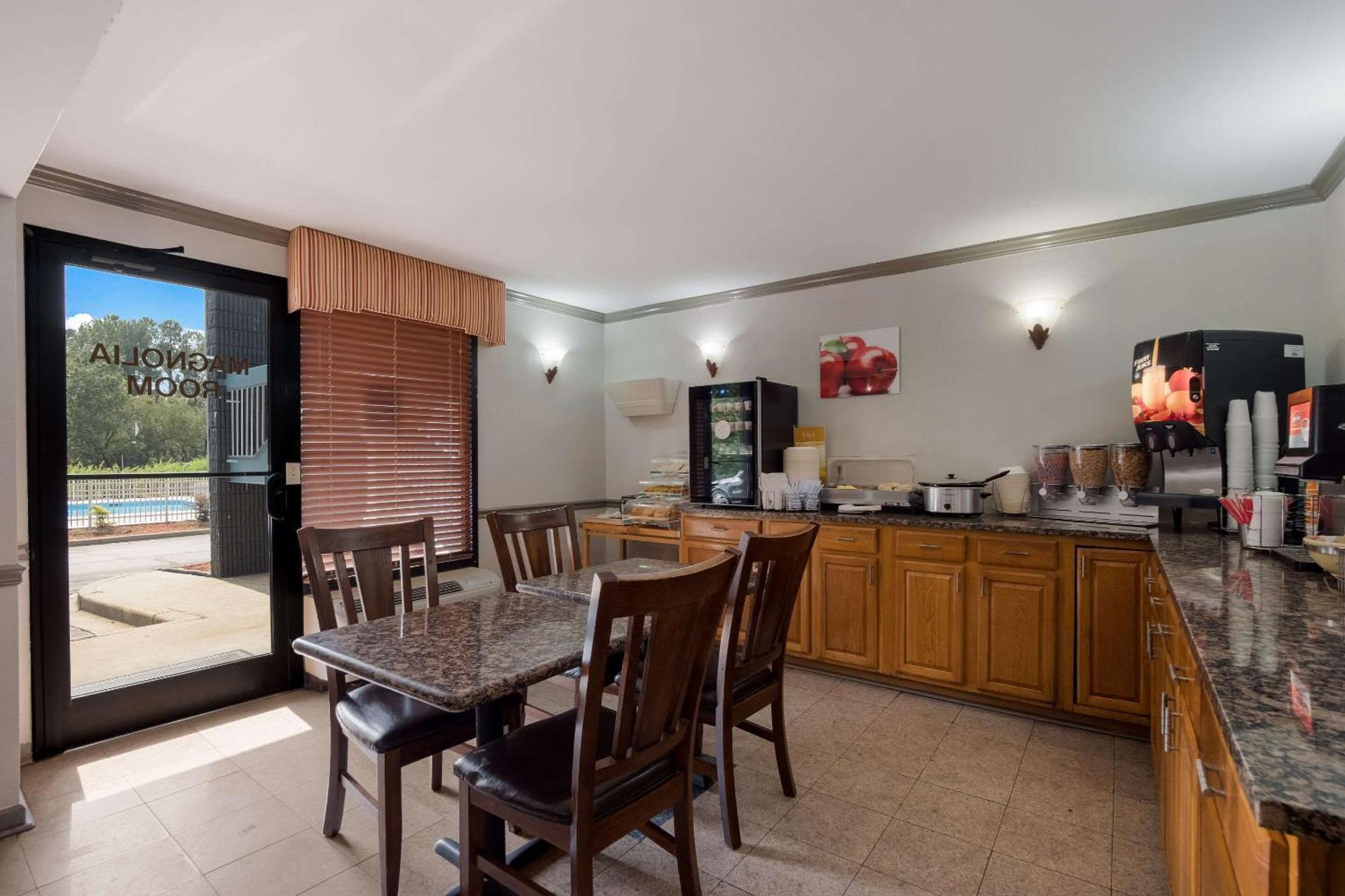 קולומביה Quality Inn Fort Jackson מראה חיצוני תמונה