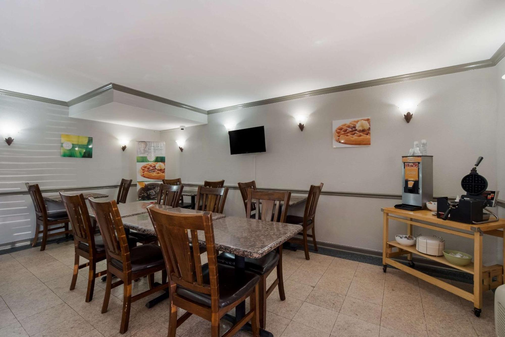 קולומביה Quality Inn Fort Jackson מראה חיצוני תמונה