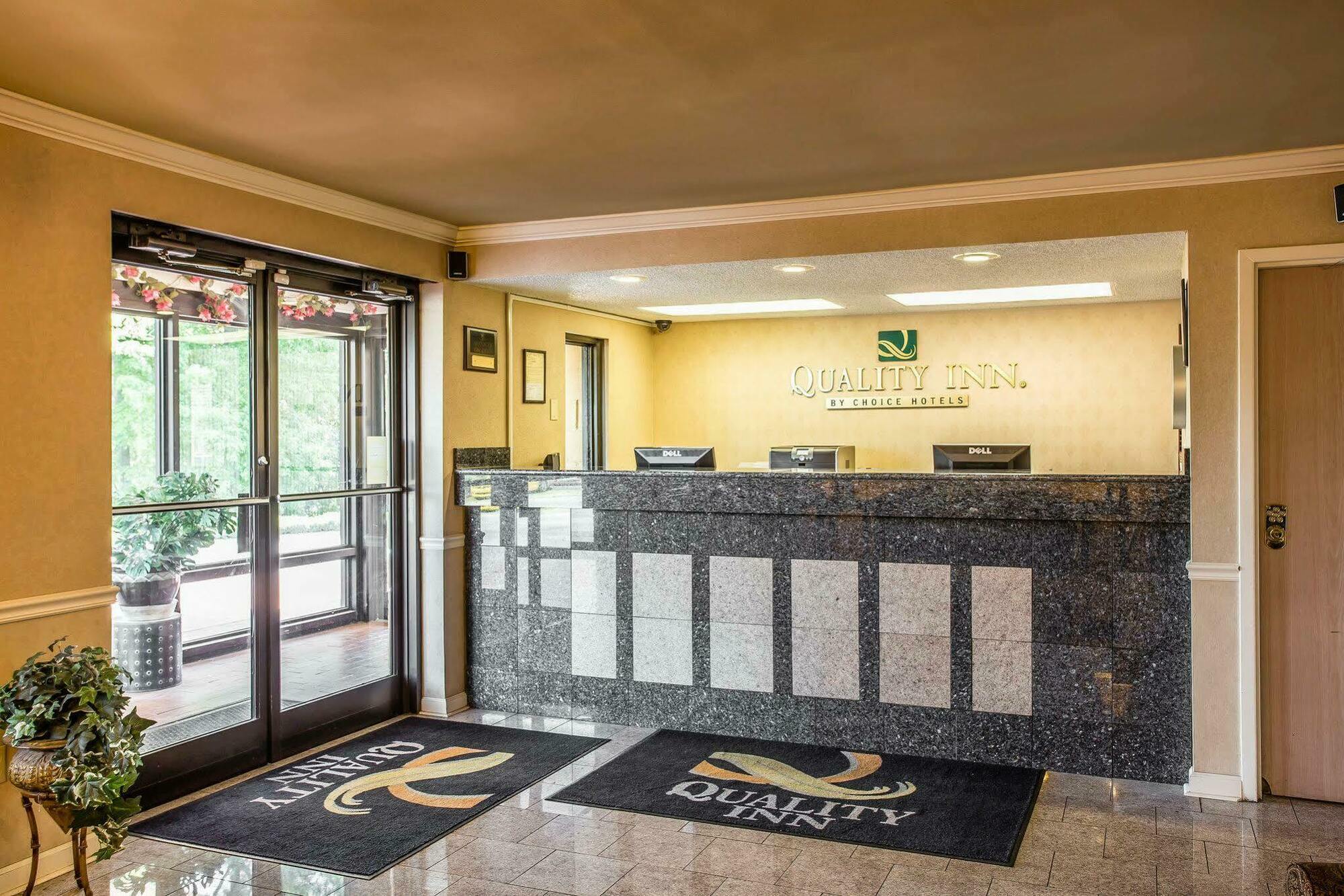 קולומביה Quality Inn Fort Jackson מראה חיצוני תמונה