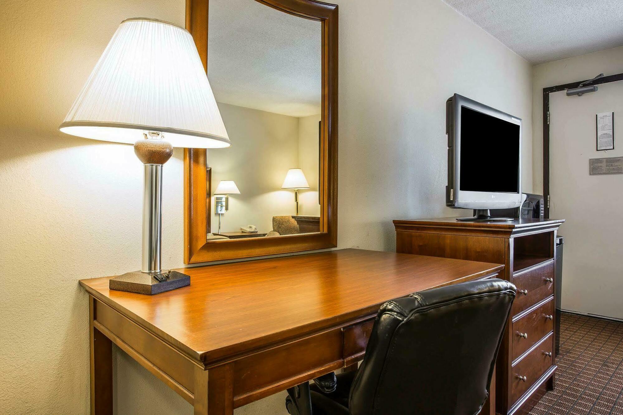 קולומביה Quality Inn Fort Jackson מראה חיצוני תמונה