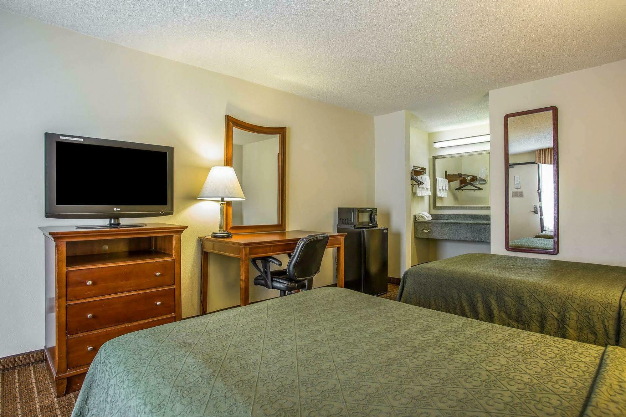 קולומביה Quality Inn Fort Jackson מראה חיצוני תמונה