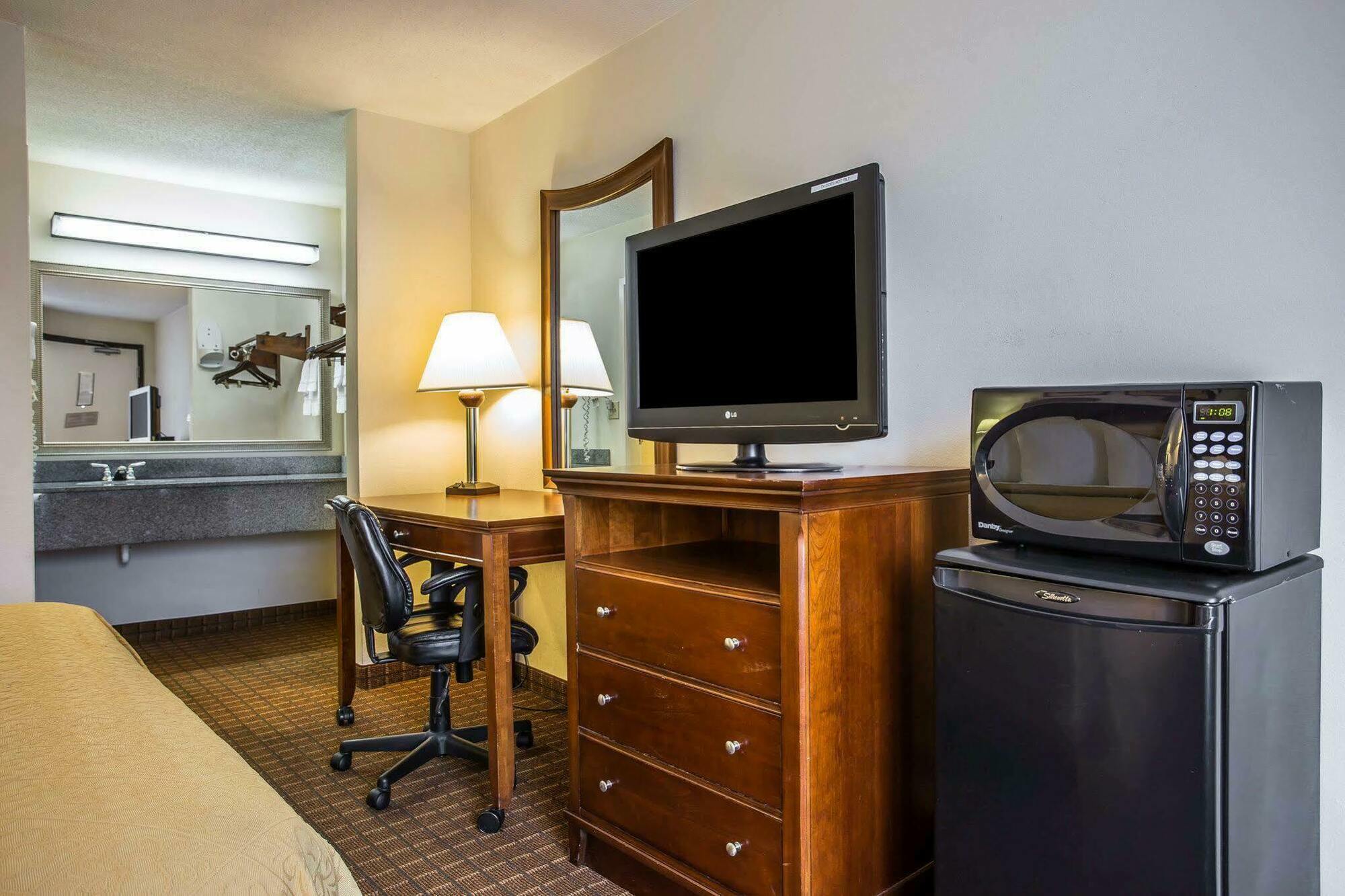 קולומביה Quality Inn Fort Jackson מראה חיצוני תמונה